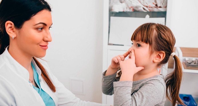 Nariz sangrando em crianças: quando se preocupar e o que fazer