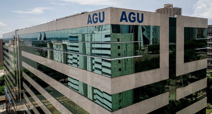 AGU pede que Gilmar reconsidere decisão sobre impeachment de ministros