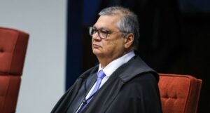 Dino manda revelar nomes e salários pagos com emendas sanitárias