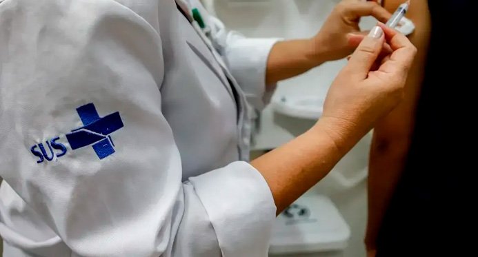 Jovens de 15 a 19 anos podem ser vacinados contra o HPV até junho de 2026