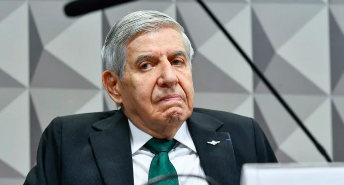 Moraes concede prisão domiciliar humanitária a Augusto Heleno