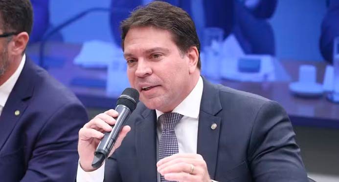 Moraes pede extradição de Ramagem aos EUA