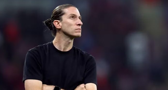 Filipe Luís chega a acordo com o Flamengo e renova até 2027