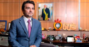 União Brasil expulsa Ministro Celso Sabino por permanência no Governo Lula