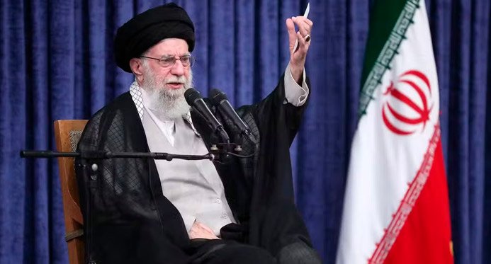 Líder supremo do Irã diz que Trump deveria se concentrar “em seu próprio país”