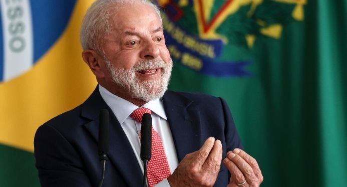 Lula diz que ‘não tem vergonha’ de quem defende dono do Banco Master