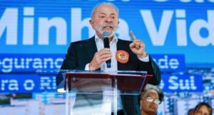 Lula lidera e superaria Flávio, Tarcísio ou Michelle por 4 pontos, segundo pesquisa da AtlasIntel