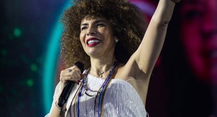 Vanessa da Mata e Casaca fazem show gratuito na abertura do Cais das Artes em Vitória