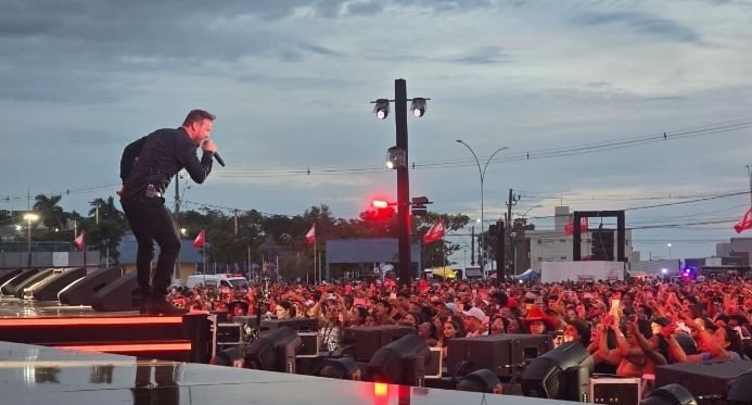 Zé Elias reúne multidão e grava DVD com Gusttavo Lima e João Bosco & Vinícius em Linhares