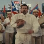 Bad Bunny exalta cultura latina no Super Bowl, cita o Brasil e recebe críticas de Trump