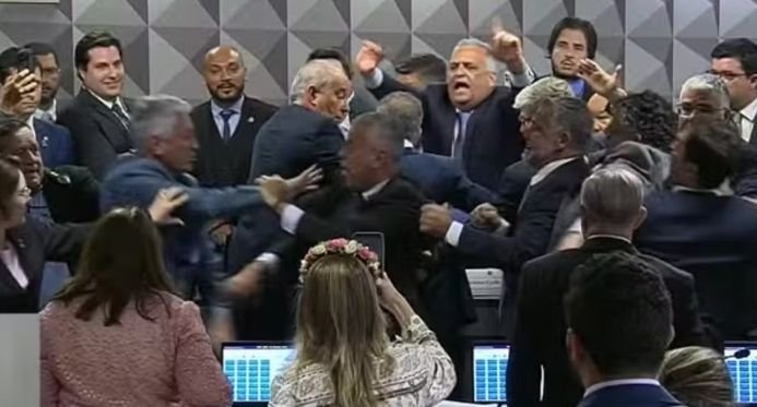 CPI do INSS aprova violação do sigilo bancário de Lulinha em meio a disputa