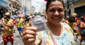 Preservativos e teste rápido: saiba como aproveitar o Carnaval de forma saudável e prevenir ISTs
