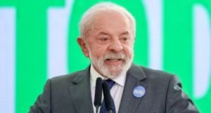 Dino suspende os ‘enforcamentos’ nos Três Poderes e dá 60 dias para cortar supersalários