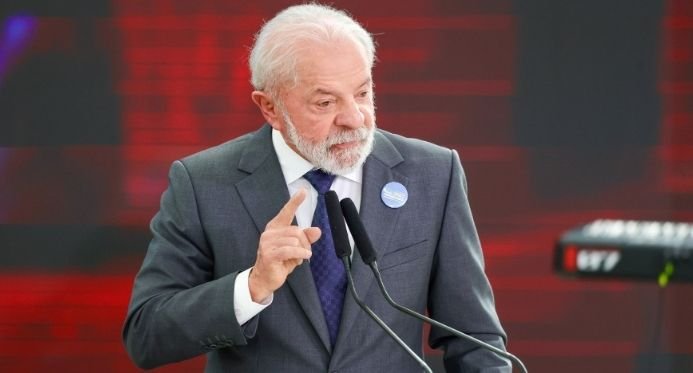 Lula convoca homens a combater o feminicídio: “Não basta não ser agressor”