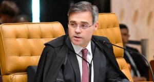 Mendonça devolve dados confidenciais de Vorcaro à CPMI do INSS