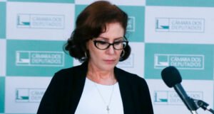 Moraes acata pedido da PGR e abre investigação contra Zambelli por obstrução e coação