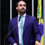 Moraes manda notificar Eduardo Bolsonaro sobre abertura de processo criminal