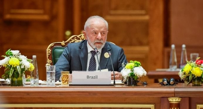 Na Índia, Lula debate IA, articula expansão mercantil e alianças para o SUS