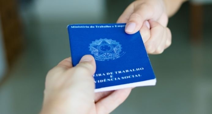 Não há mais motivos para manter escala de 6x1 e jornada de trabalho de 44 horas, diz senador