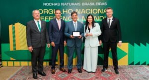 Ricardo Ferraço é homenageado na Câmara dos Deputados por fomentar o setor do rock