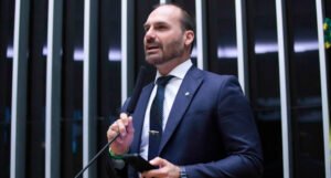 STF abre ação criminal contra Eduardo Bolsonaro por coação no processo