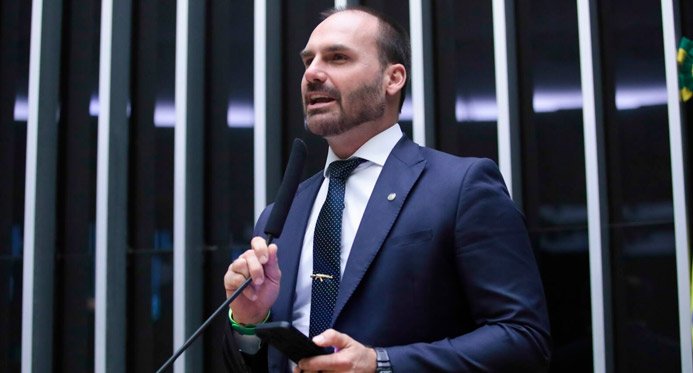 STF abre ação criminal contra Eduardo Bolsonaro por coação no processo