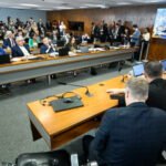 O relatório final da CPMI do INSS contém 5 mil páginas e aponta mais de 200 réus