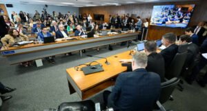 O relatório final da CPMI do INSS contém 5 mil páginas e aponta mais de 200 réus