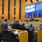 Deputados do ES aprovam criação de cartão de prioridade para PCD e tutores