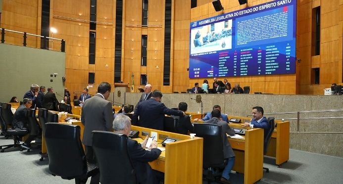 Deputados do ES aprovam criação de cartão de prioridade para PCD e tutores