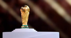 Chefe da Fifa diz que Copa do Mundo é “grande demais” para ser adiada devido à guerra