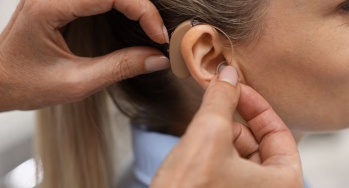 Dia Mundial da Audição: ES já entregou mais de 2.800 aparelhos auditivos e médicos alertam para prevenção