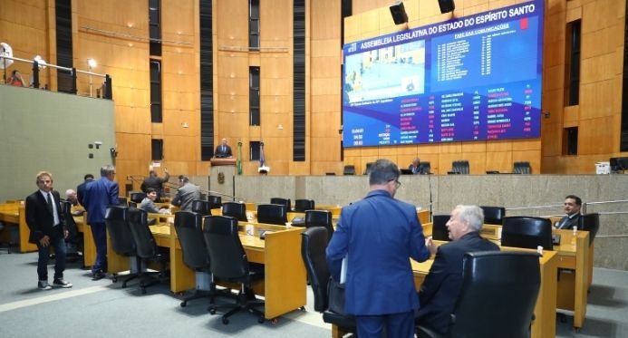 Fim da escala 6x1 divide opiniões na Assembleia e mobiliza trabalhadores no ES