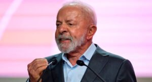 Preço da gasolina aumentou porque muita gente se aproveita do infortúnio, diz Lula