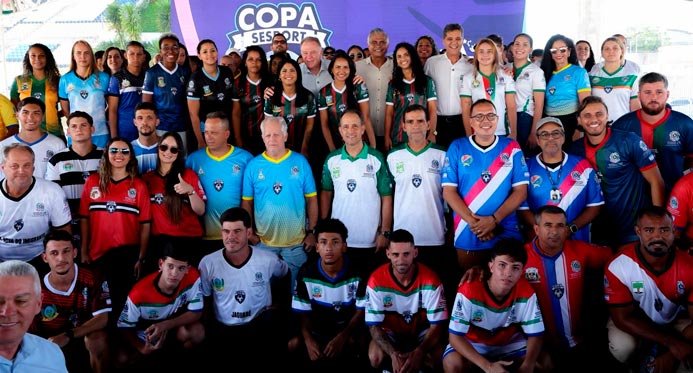 Governo do ES entrega uniformes para maior edição da Copa Sesport