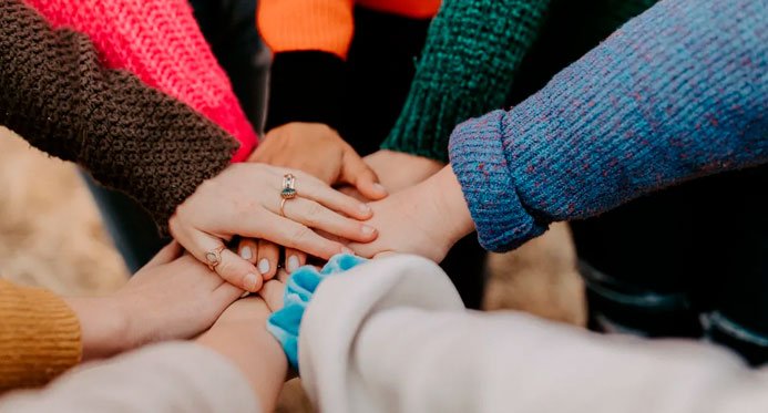 O Governo lança uma estratégia inédita de atendimento e acolhimento para mulheres e meninas