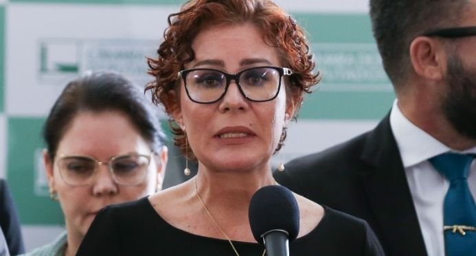 Justiça italiana autoriza extradição de Carla Zambelli para cumprir pena no Brasil