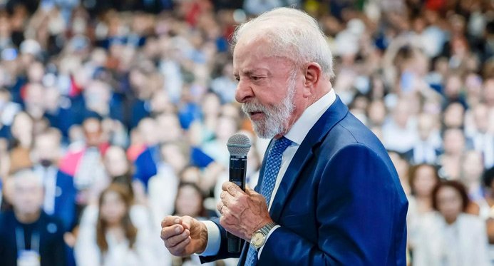 Lula pede que novo ministro planeje redução da dívida familiar