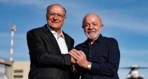 Lula confirma Alckmin como vice-presidente e anuncia saída de 18 ministros para as eleições de 2026