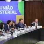 Lula exalta dados econômicos, cobra ministros e chama Flávio Bolsonaro de “traidor do país”