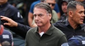 Moraes concede prisão domiciliar de 90 dias a Bolsonaro para tratamento de saúde