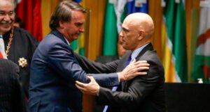 Moraes nega em Papudinha visita de assessor de Trump a Bolsonaro