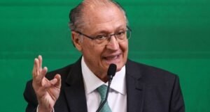 No ES, Alckmin confirma saída do ministério e cita Haddad, França e Tebet para governo de SP