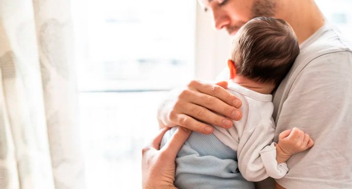 Senado aprova extensão gradual da licença paternidade para 20 dias