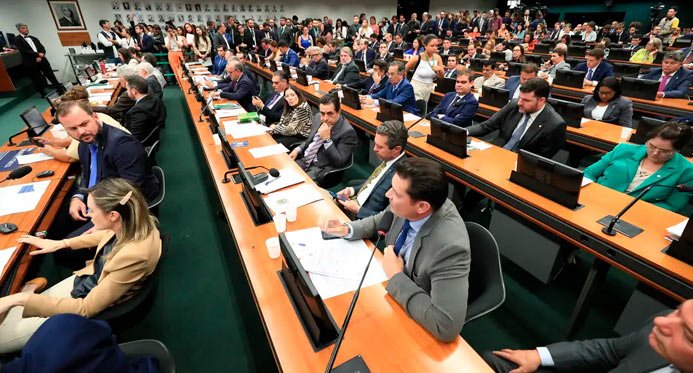 CCJ de Sala retoma análise do fim da escala 6x1 nesta quarta