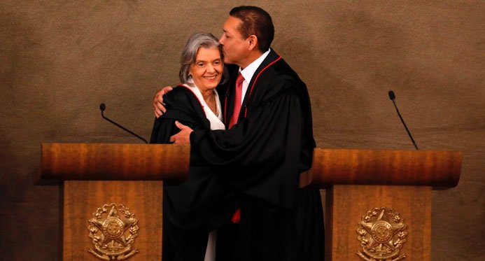 Cármen Lúcia decide antecipar sua saída da Presidência do TSE