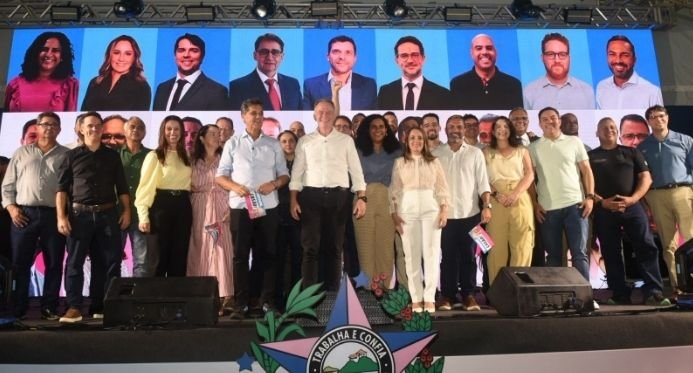 Casagrande reúne 2 mil pessoas em Kleber Andrade para se despedir do Governo do Estado