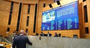 Deputados aprovam reajuste de 4% para servidores e aumentam número de PMs e Bombeiros no ES