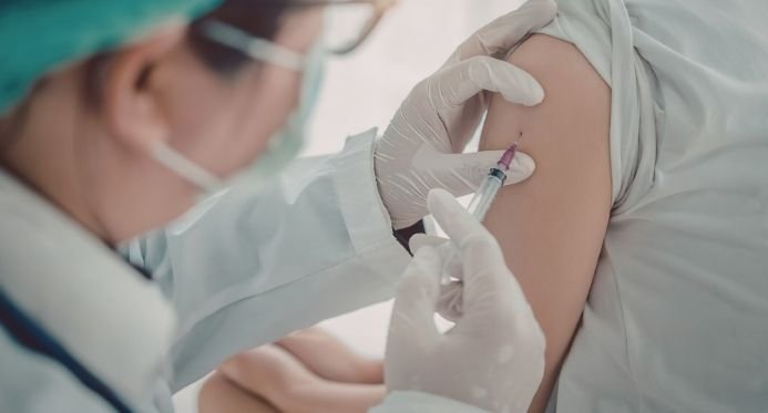 ES recebe mais de 30 mil doses de vacinas atualizadas contra a covid-19