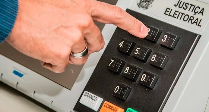 Eleitores têm um mês para regularizar seu cadastro e poder votar em outubro